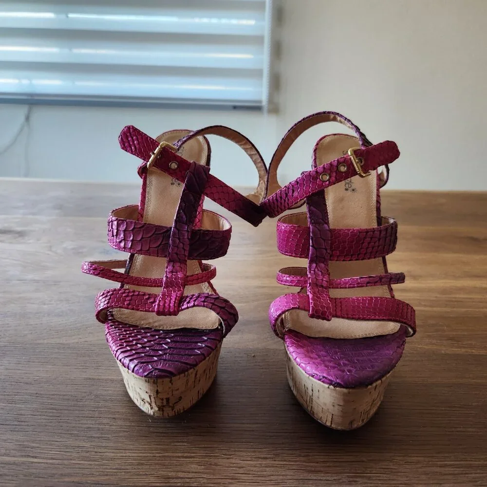 Shoe Dazzle Pink Snake-Texture Cork Platform Heels